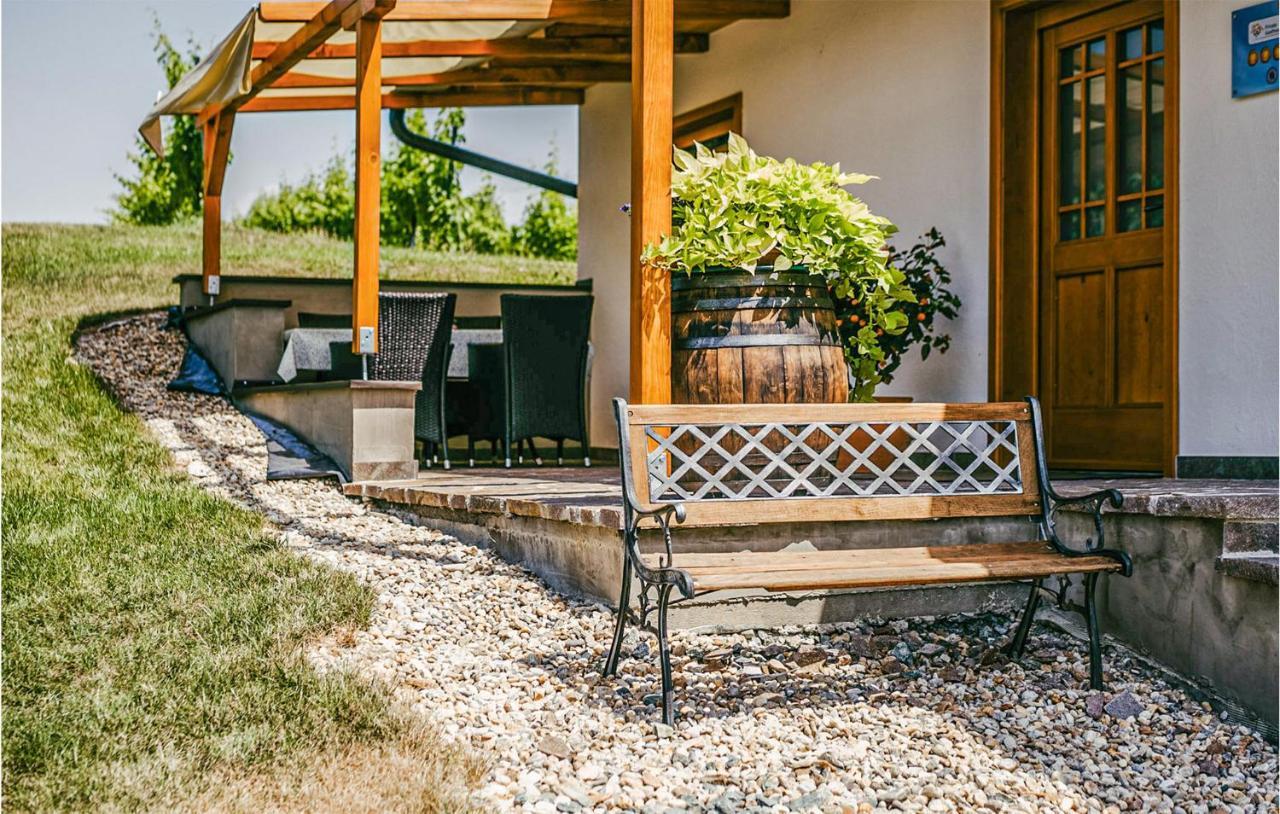 Stunning home in Gaas Weinberg with WiFi&1 Bedrooms Exterior foto