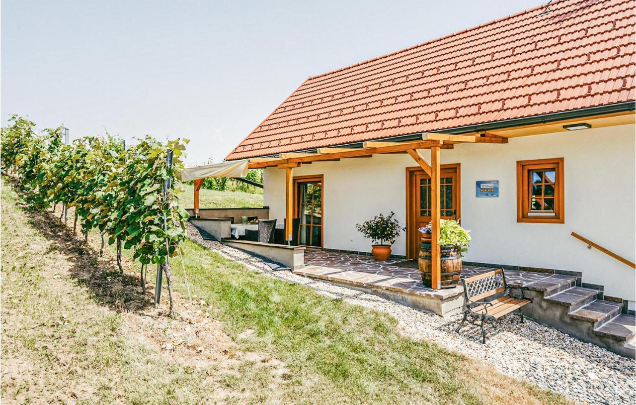 Stunning home in Gaas Weinberg with WiFi&1 Bedrooms Exterior foto