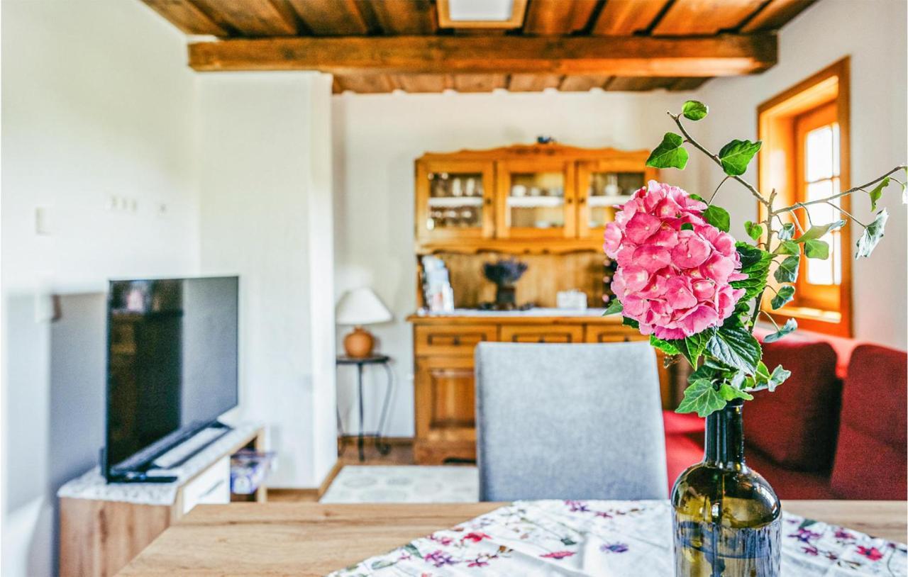 Stunning home in Gaas Weinberg with WiFi&1 Bedrooms Exterior foto