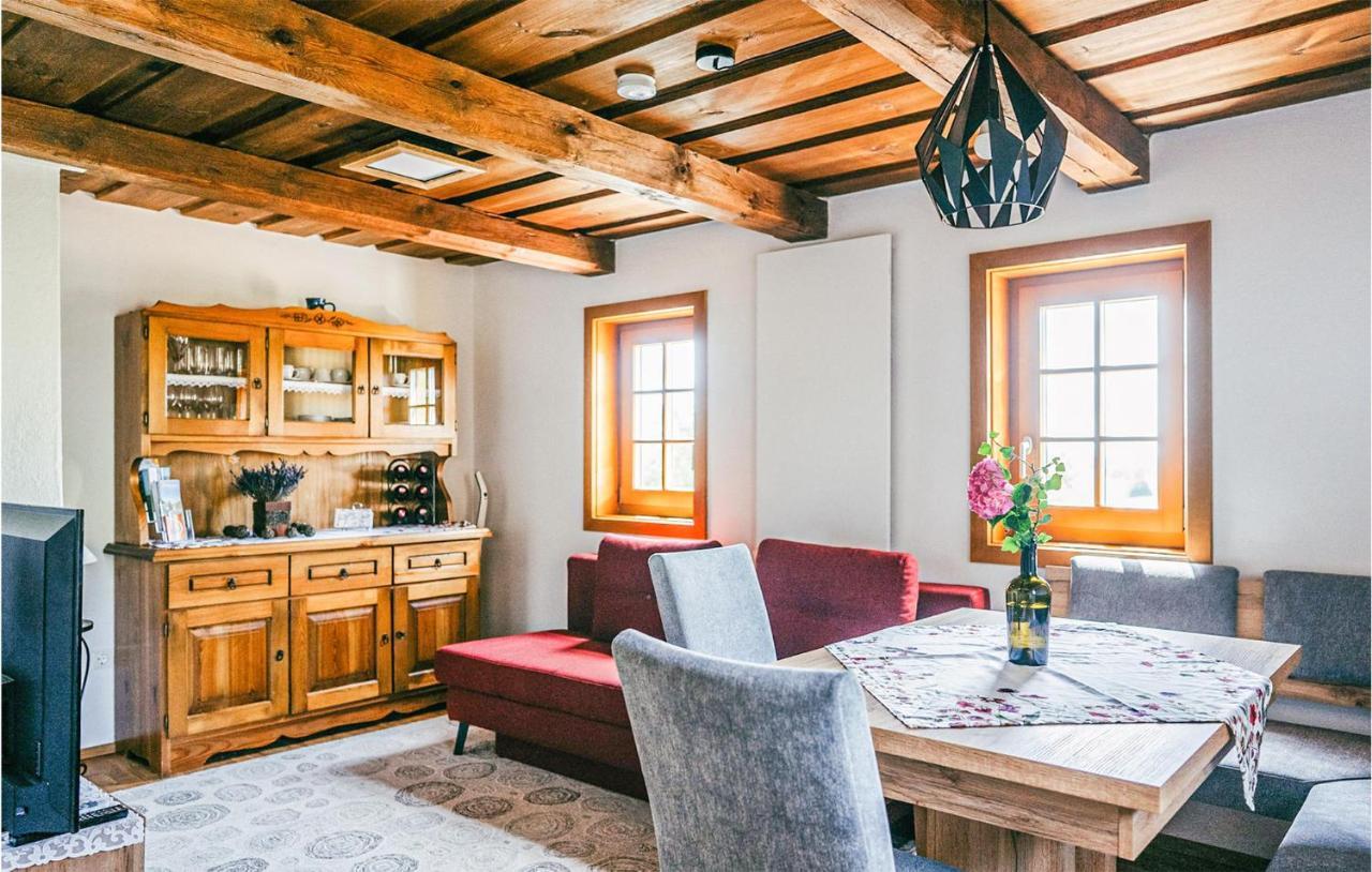 Stunning home in Gaas Weinberg with WiFi&1 Bedrooms Exterior foto